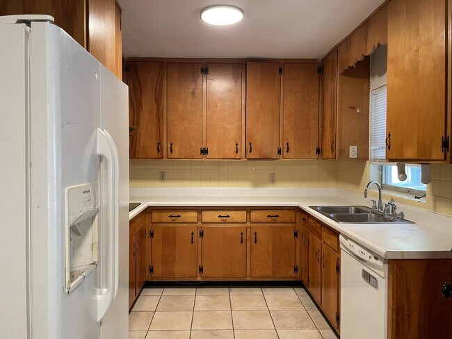 Building Photo - 4330 Mahan Dr