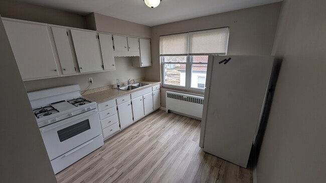 Building Photo - 302 W Vine St