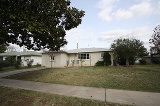 1468 N Geraldine Way