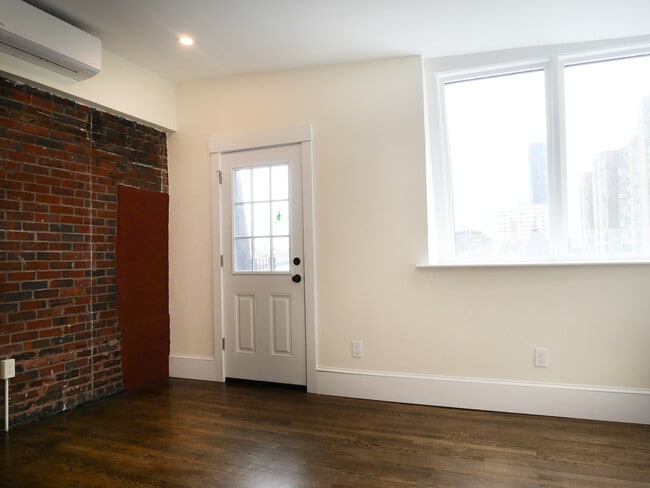 Photo - 261 W Newton St Townhome