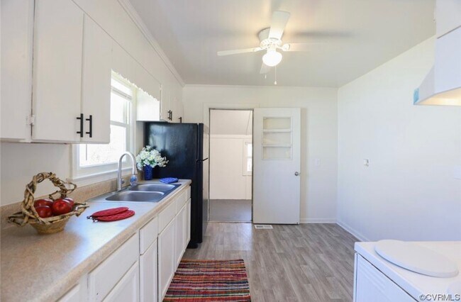 Building Photo - 605 N South St