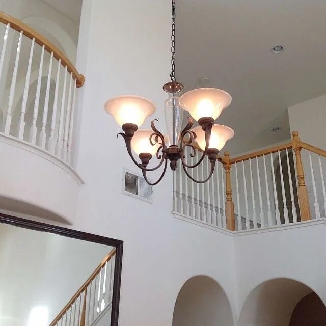 Foto del edificio - 814 Round Hill Dr