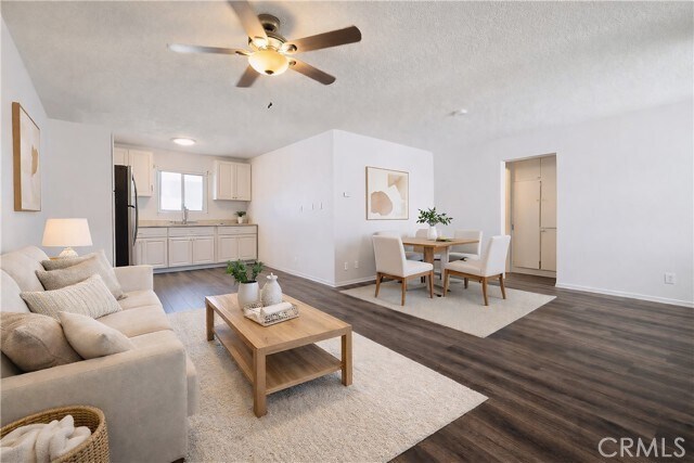 Building Photo - 685 E Vista Chino