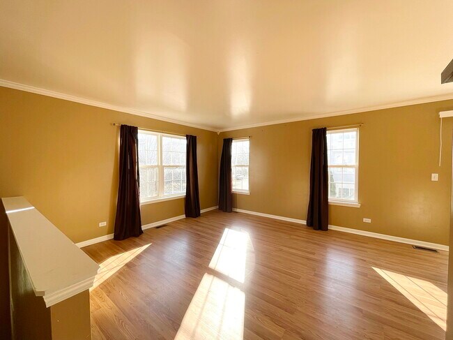 Foto del edificio - 341 Holiday Ln