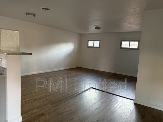 Foto del edificio - 224 E Oak Dr