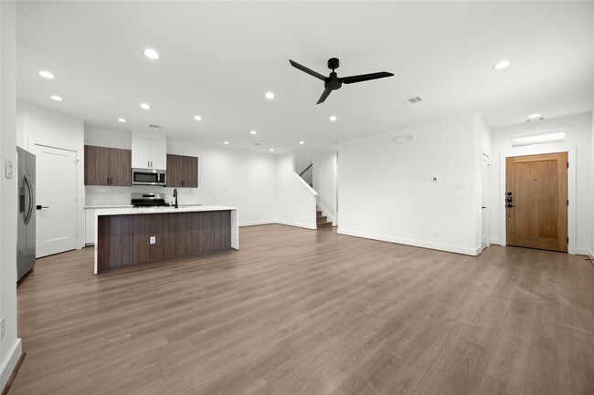 Foto del edificio - 2707 Bronze Vis Dr