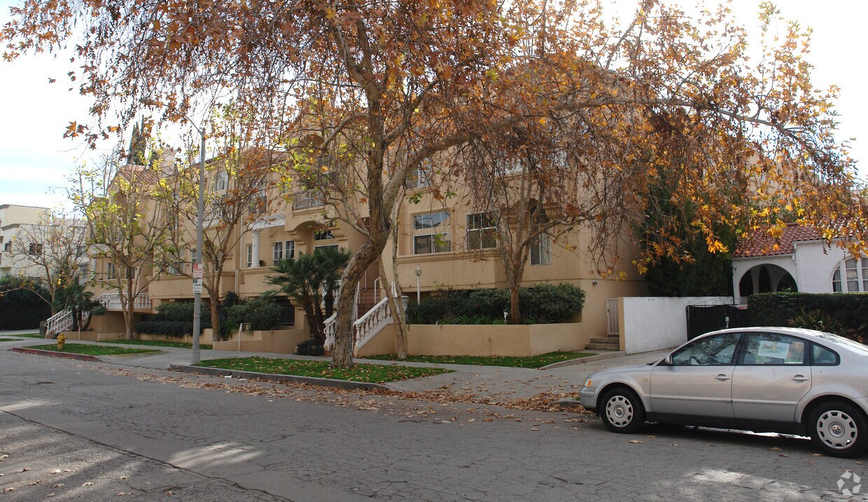 Building Photo - 1112 La Maida St