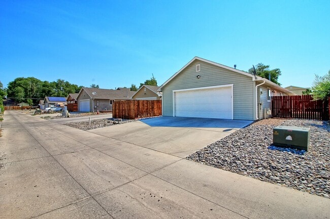 Building Photo - Lovely 3 bedroom, 2 bath home for rent in ...