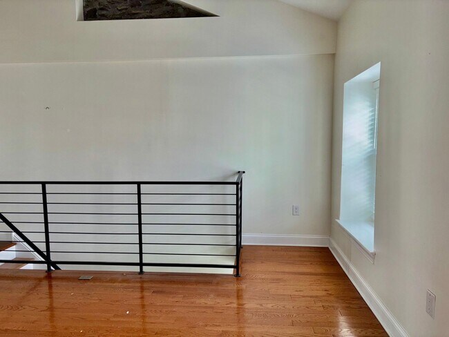 Foto del edificio - 6607 Ridge Ave