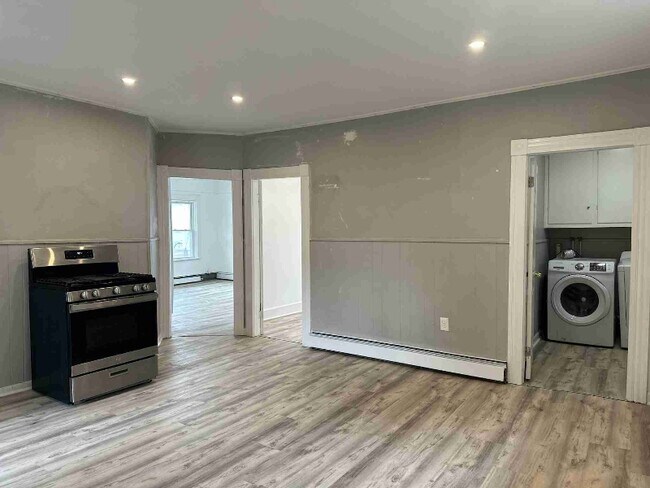 Building Photo - 45 Dumais St