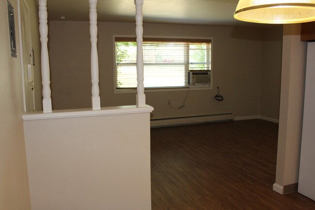 Building Photo - 2412 Clearview Ave