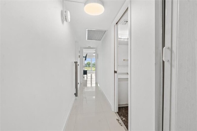 Building Photo - 3004 Portofino Isle