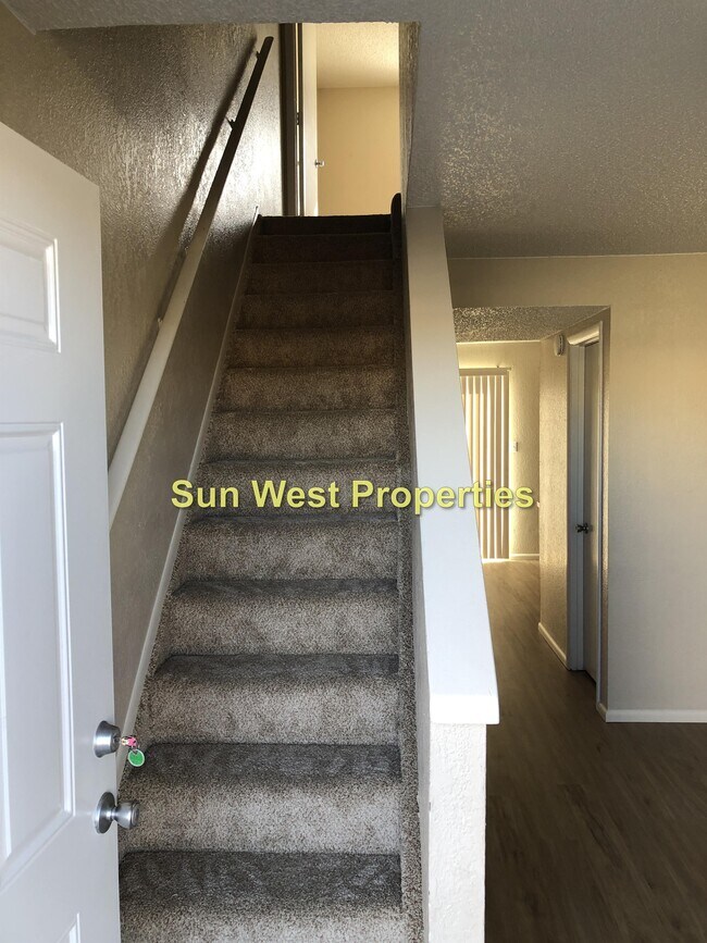 Building Photo - 306 Mesilla Dr