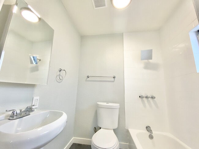 Foto del edificio - 1182 E 52nd St