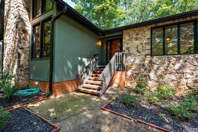 Building Photo - 7705 Foxfire Dr SE