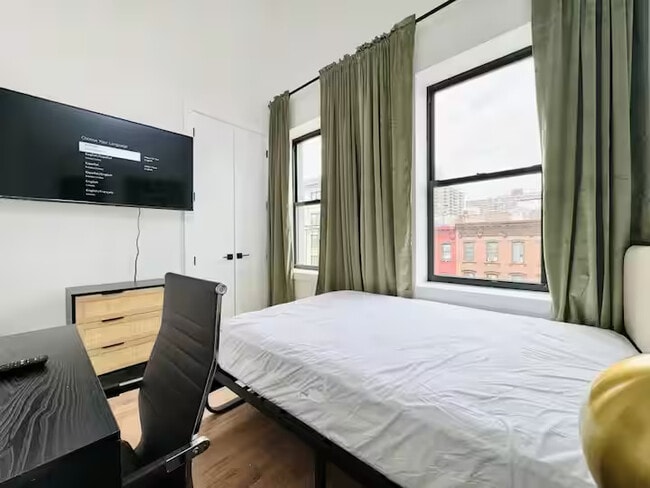 Foto del edificio - Furnished room/NOT APARTMENT