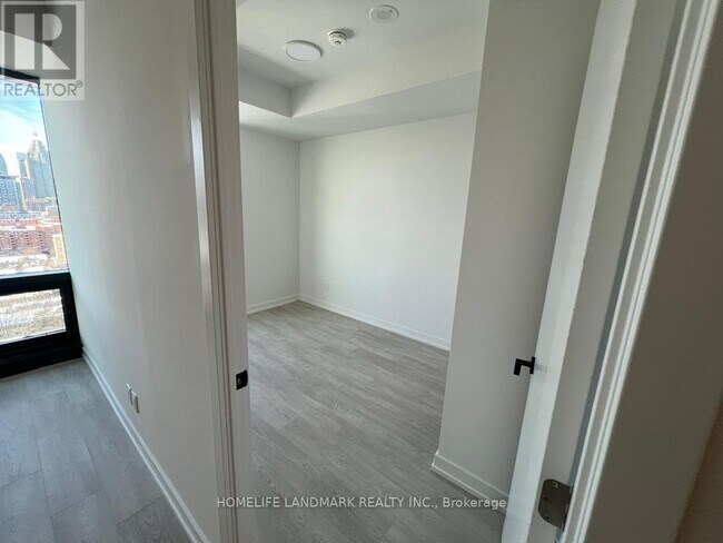 Building Photo - 35 Parliament St