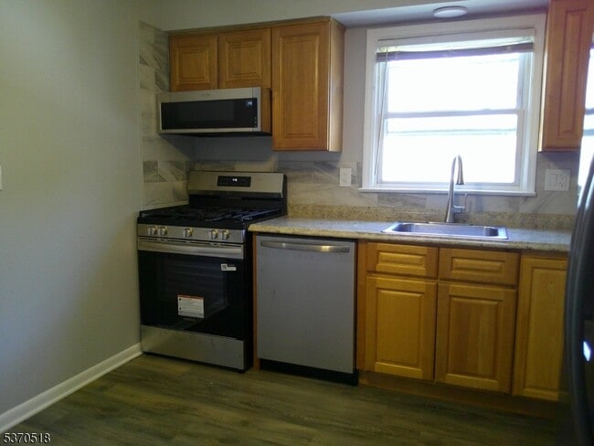 Foto del edificio - 1025 Kingswood Rd