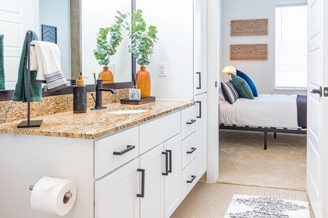 Building Photo - Waterford RiNo