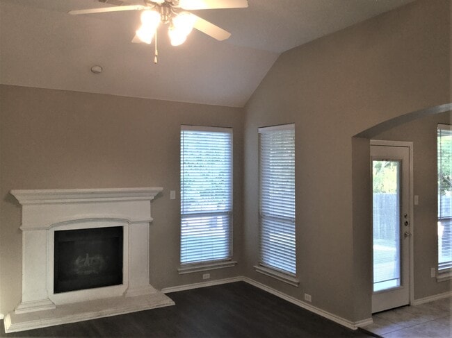Building Photo - 1407 Parkside Dr
