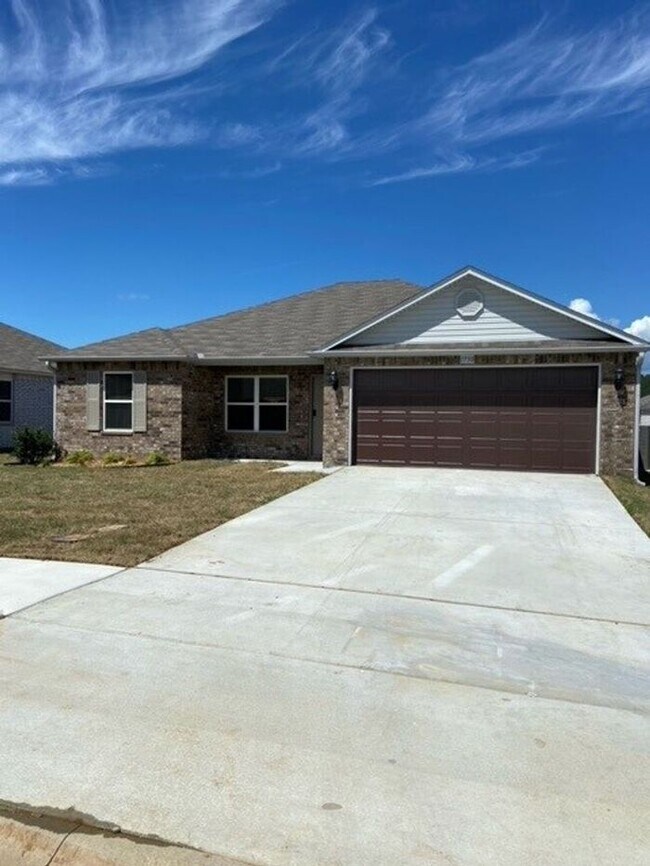 Building Photo - Three Bedroom | Two Bath Home in Conrad Court