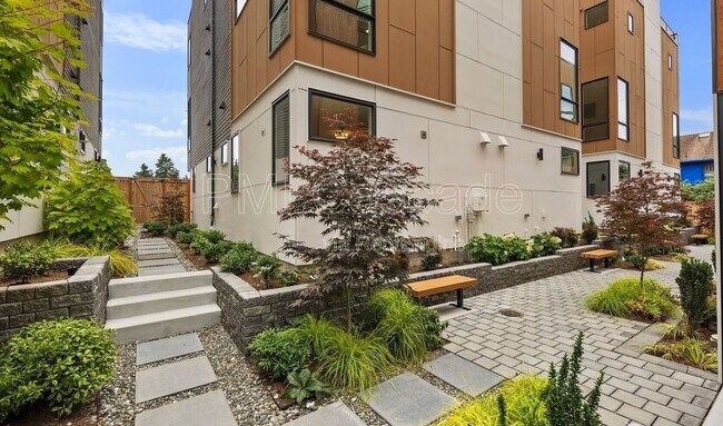 Foto del edificio - 9227B 16th Ave SW