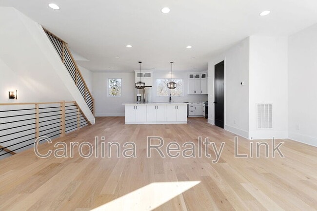 Building Photo - 3527 Avalon Ave