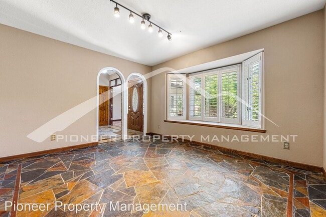 Building Photo - 4 br, 6 bath House - 5735 Big Canon Dr