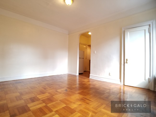 Building Photo - 11 Midwood St