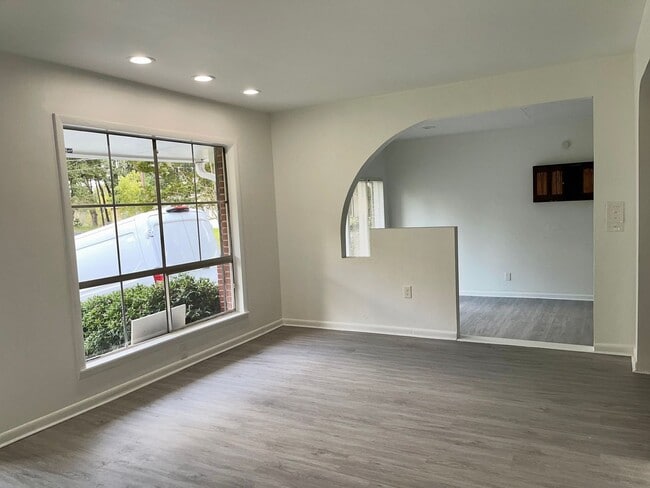 Foto del edificio - Spacious 3 Bedroom Ranch Under $1,400!