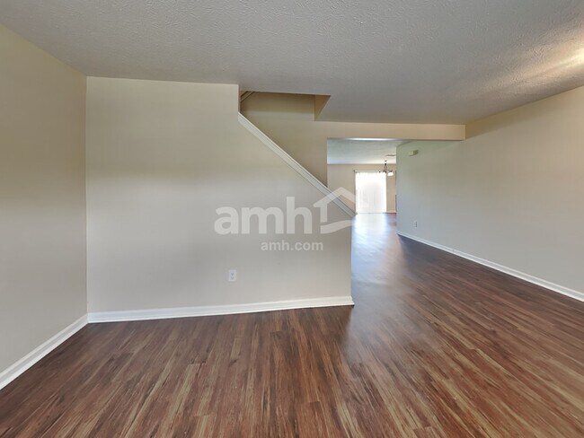 Foto del edificio - 2219 S Briarwood Dr