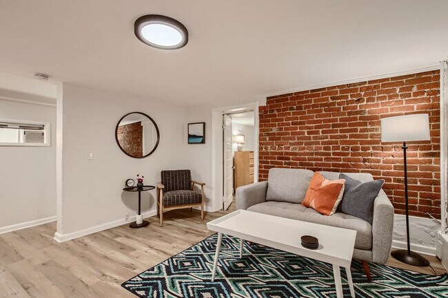 Foto del edificio - 2639 E 12th Ave