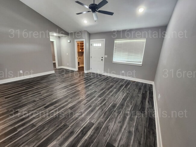 Building Photo - 5267 N Toben Ct