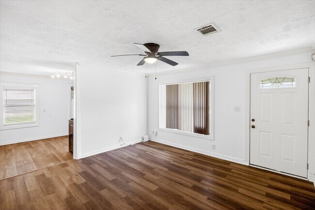 Foto del edificio - 7822 Richland Dr