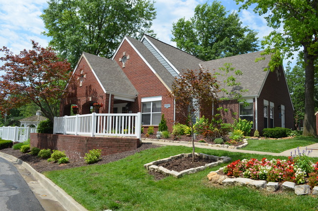 Building Photo - Peppertree Apartments Merriam