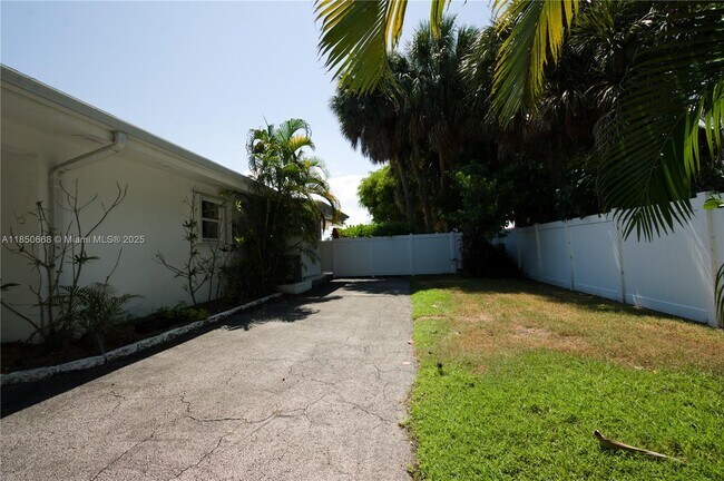 Foto del edificio - 2305 N Ocean Blvd