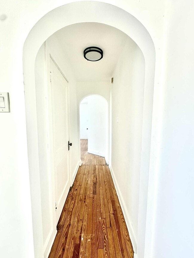 Building Photo - 212 S Chestnut St