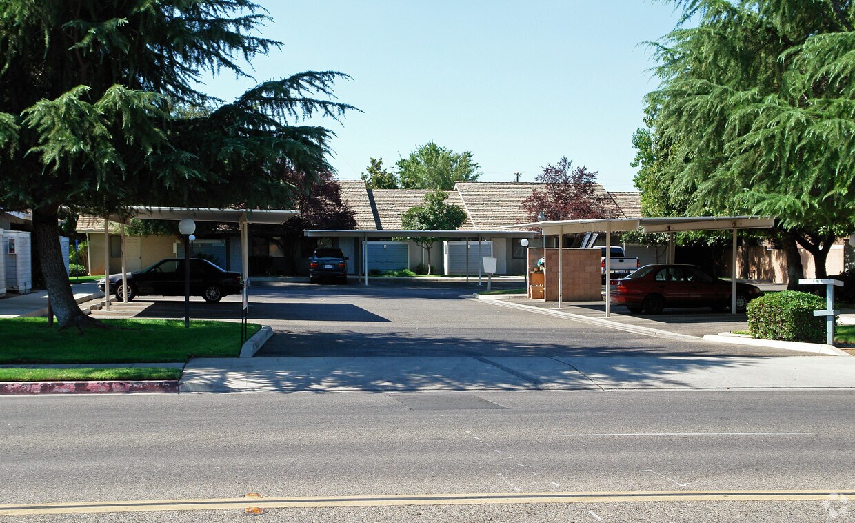 Foto principal - 4676 E Clinton Ave