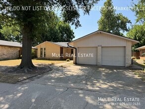 Building Photo - 1622 Chaucer Dr