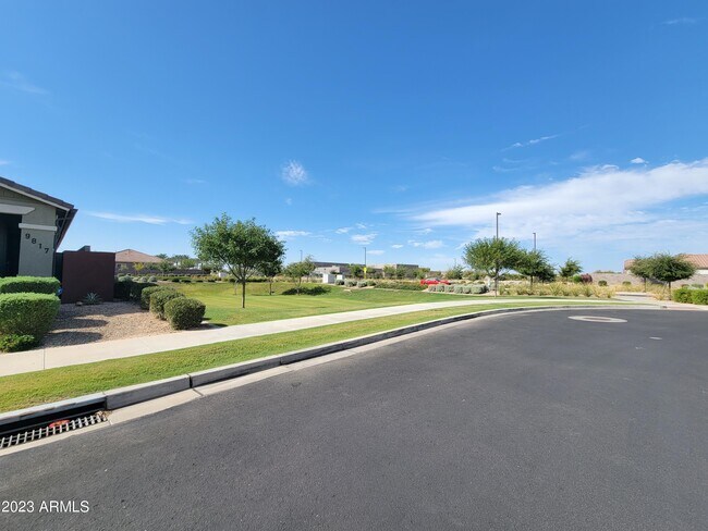 Foto del edificio - 9825 E Talon Ave