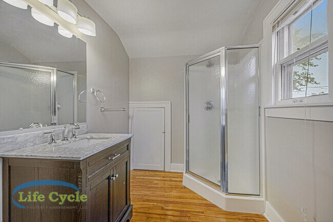 Foto del edificio - 148 Diamond Ave NE