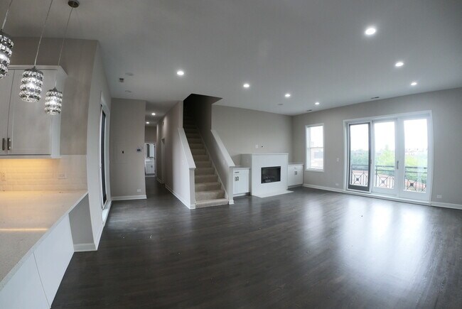Building Photo - 3440 N Elston Ave