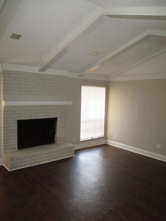 Building Photo - 8705 Labette Dr