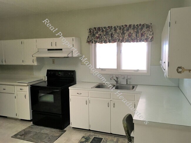 Foto del edificio - 4 Bedroom 2 Bath Farm House for Rent
