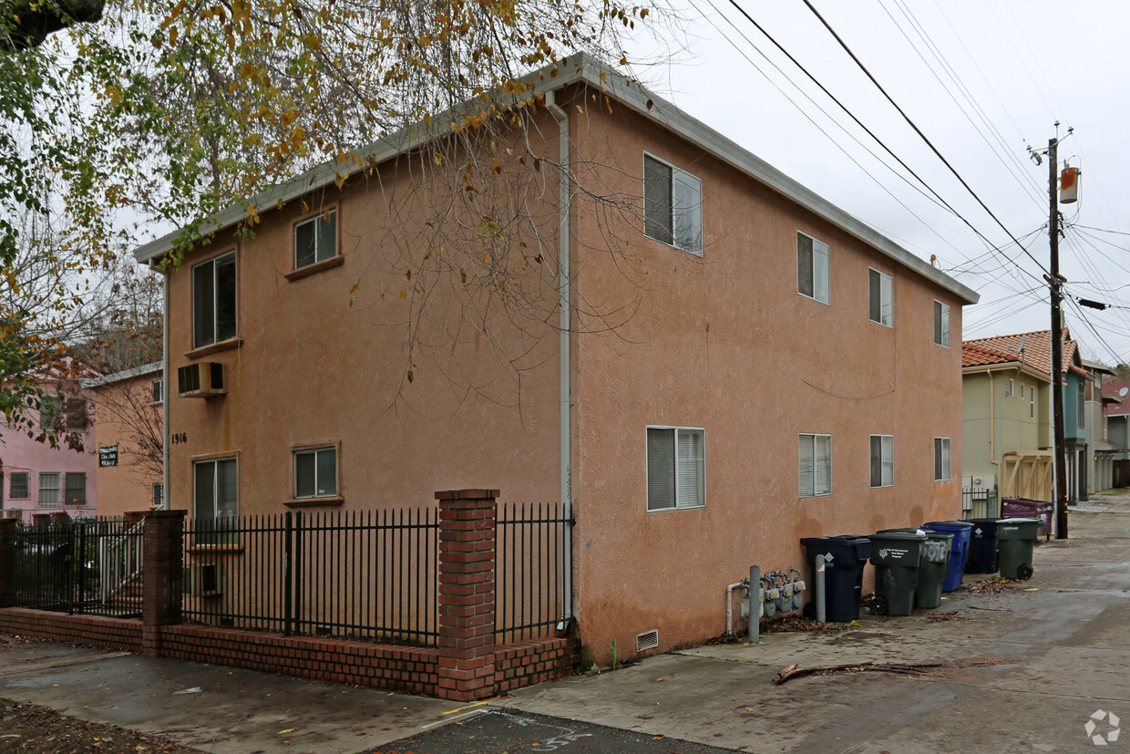 Building Photo - 1916 7th St