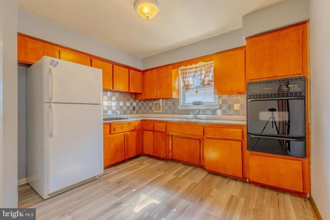 Building Photo - 8124 Langdon St