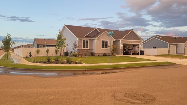 Foto del edificio - 3 Bed 2 Full Bath home