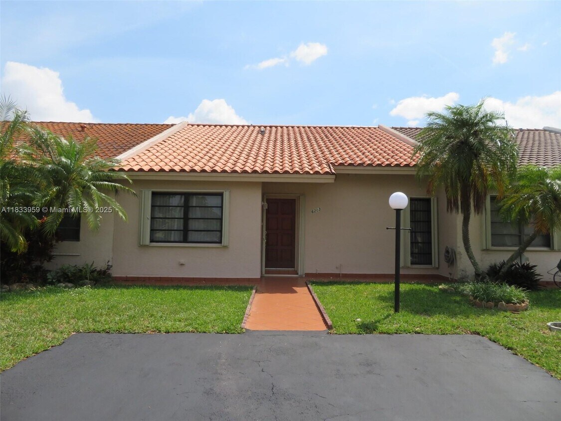 Primary Photo - 6203 SW 147th Pl Cir