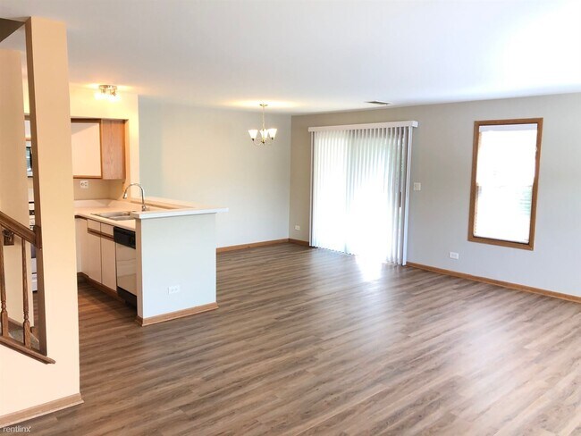 Building Photo - 2 br, 1.5 bath Townhome - 223 Mansfield Way