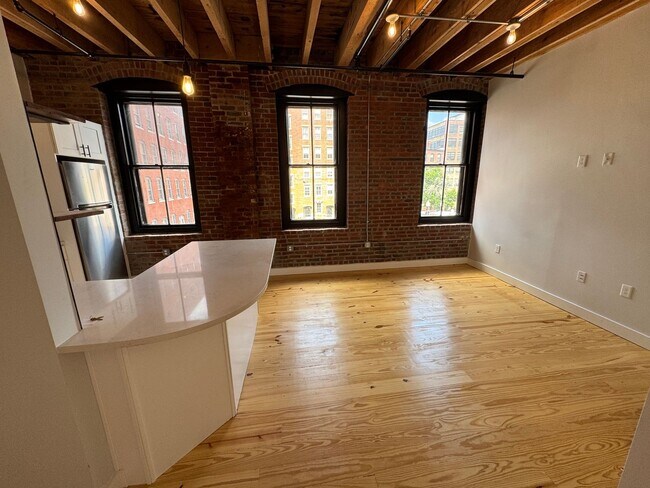 Building Photo - 45 Wingate St
